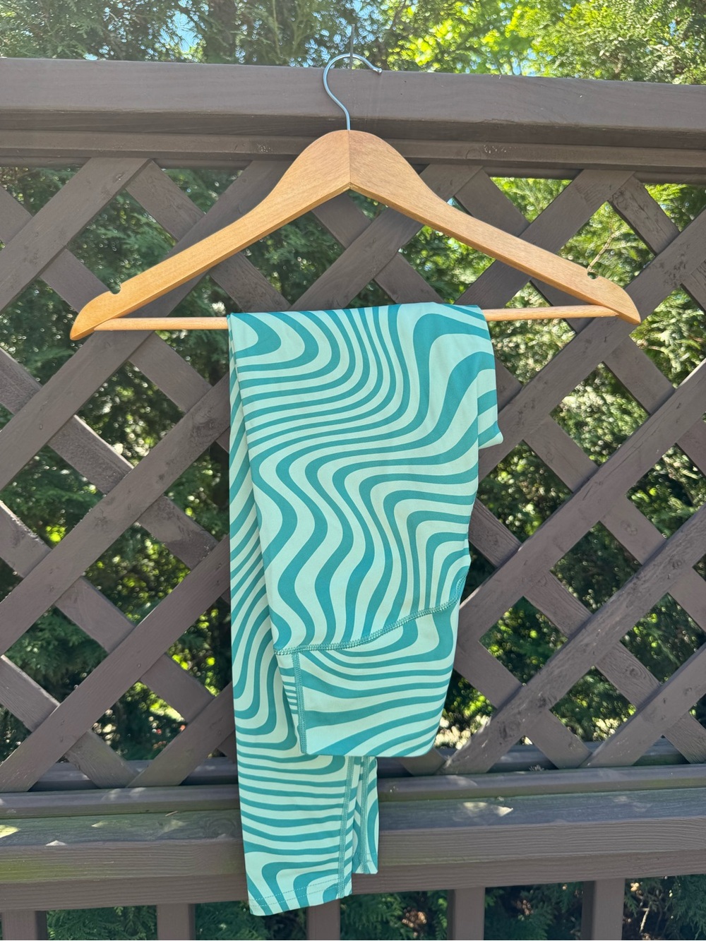 Teal Wave Print Leggings - Women's Activewear
